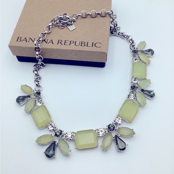 Banana Republic Statement Necklace in Silver - Picture 2 of 3